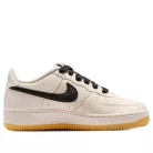 Nike Air Force 1 Low LV8 Soft Pearl Gum Black detské nízke streetové tenisky čierne — produktová fotografia na bielom pozadí, bočný pohľad