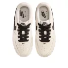Nike Air Force 1 Low LV8 Soft Pearl Gum Black detské nízke streetové tenisky čierne — produktová fotografia na bielom pozadí, bočný pohľad