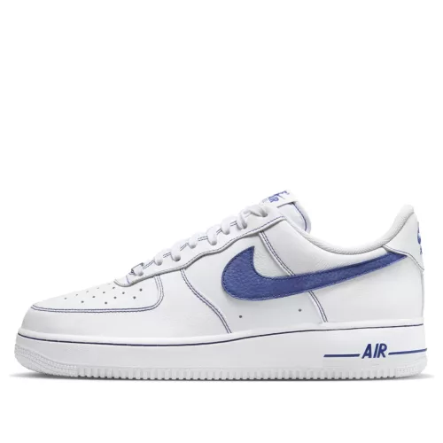 Nike Air Force 1 Low '07 LV8 White Deep Royal Blue nízke streetové tenisky biele-kráľovsky modré — produktová fotografia na bielom pozadí, bočný pohľad