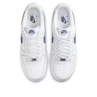 Nike Air Force 1 Low '07 LV8 White Deep Royal Blue nízke streetové tenisky biele-kráľovsky modré — produktová fotografia na bielom pozadí, bočný pohľad