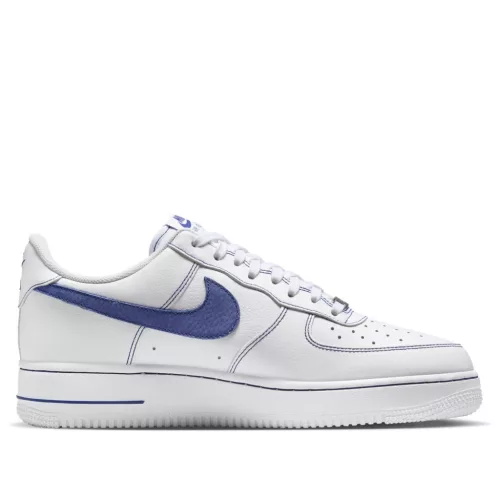 Nike Air Force 1 Low '07 LV8 White Deep Royal Blue nízke streetové tenisky biele-kráľovsky modré — produktová fotografia na bielom pozadí, bočný pohľad