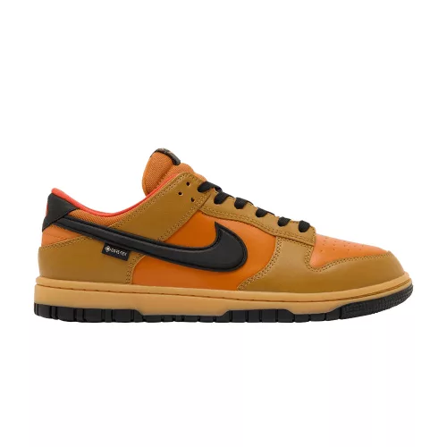Nike Dunk Low Gore-Tex Wheat Ceramic nízke streetové tenisky — produktová fotografia na bielom pozadí, bočný pohľad