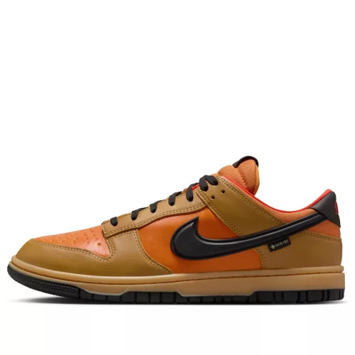 Nike Dunk Low Gore-Tex Wheat Ceramic nízke streetové tenisky — produktová fotografia na bielom pozadí, bočný pohľad