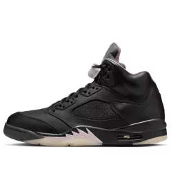 Jordan 5 Retro PSG Paris Saint-Germain Off Noir nízke streetové tenisky — produktová fotografia na bielom pozadí, bočný pohľad
