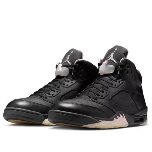 Jordan 5 Retro PSG Paris Saint-Germain Off Noir nízke streetové tenisky — produktová fotografia na bielom pozadí, bočný pohľad