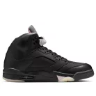 Jordan 5 Retro PSG Paris Saint-Germain Off Noir nízke streetové tenisky — produktová fotografia na bielom pozadí, bočný pohľad