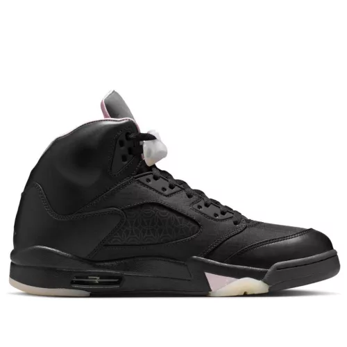 Jordan 5 Retro PSG Paris Saint-Germain Off Noir nízke streetové tenisky — produktová fotografia na bielom pozadí, bočný pohľad