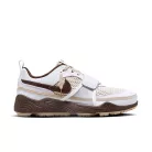 Nike Zoom Field Jaxx Travis Scott Light Chocolate nízke streetové tenisky čokoládové — produktová fotografia na bielom pozadí, bočný pohľad