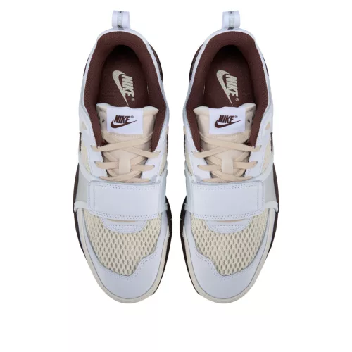 Nike Zoom Field Jaxx Travis Scott Light Chocolate nízke streetové tenisky čokoládové — produktová fotografia na bielom pozadí, bočný pohľad