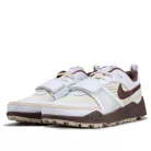 Nike Zoom Field Jaxx Travis Scott Light Chocolate nízke streetové tenisky čokoládové — produktová fotografia na bielom pozadí, bočný pohľad