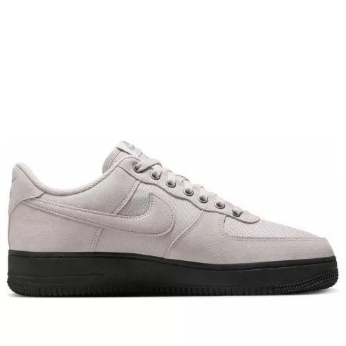 Nike Air Force 1 Low '07 Cordura Iron Ore nízke streetové tenisky — produktová fotografia na bielom pozadí, bočný pohľad