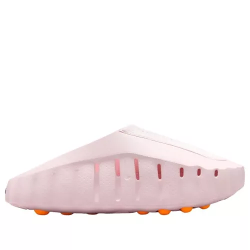Nike Mind 001 Slide Pearl Pink dámske šľapky ružové — produktová fotografia na bielom pozadí, bočný pohľad