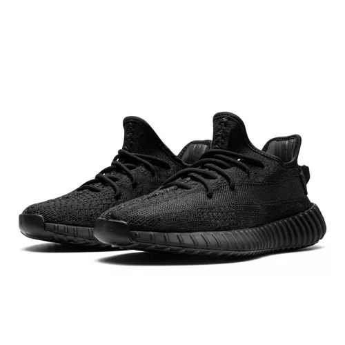 adidas Yeezy Boost 350 V2 Onyx nízke streetové tenisky — produktová fotografia na bielom pozadí, bočný pohľad
