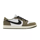 Jordan 1 Retro Low Medium Olive Summit White Sail Black nízke streetové tenisky olivové-biele — produktová fotografia na bielom pozadí, bočný pohľad