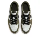 Jordan 1 Retro Low Medium Olive Summit White Sail Black nízke streetové tenisky olivové-biele — produktová fotografia na bielom pozadí, bočný pohľad