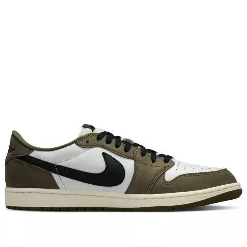 Jordan 1 Retro Low Medium Olive Summit White Sail Black nízke streetové tenisky olivové-biele — produktová fotografia na bielom pozadí, bočný pohľad
