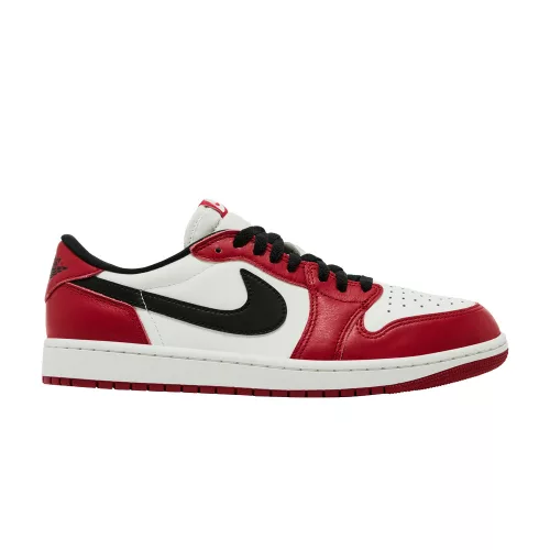 Jordan 1 Retro Low OG Chicago (2025) nízke streetové tenisky — produktová fotografia na bielom pozadí, bočný pohľad