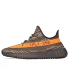 adidas Yeezy Boost 350 V2 Carbon Beluga nízke streetové tenisky — produktová fotografia na bielom pozadí, bočný pohľad