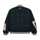 Nike x Nigo Souvenir Jacket Midnight Navy/Black bunda tmavomodrá-čierna — produktová fotografia na bielom pozadí, bočný pohľad