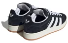 adidas Campus 00s Core Black nízke streetové tenisky čierne-biele — produktová fotografia na bielom pozadí, bočný pohľad