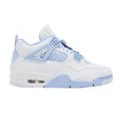 Jordan 4 Retro Forget Me Not dámske nízke streetové tenisky — produktová fotografia na bielom pozadí, bočný pohľad