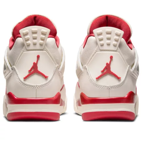 Jordan 4 Retro Valentine's Day Sierra Red dámske nízke streetové tenisky červené — produktová fotografia na bielom pozadí, bočný pohľad