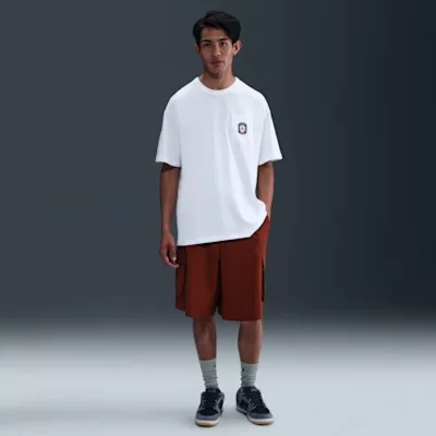 Nike SB Max90 Skate T-Shirt White tričko biele — produktová fotografia na bielom pozadí, bočný pohľad
