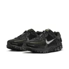 Nike Zoom Vomero 5 Black Sequoia nízke bežecké tenisky čierne — produktová fotografia na bielom pozadí, bočný pohľad