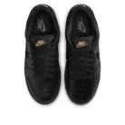 Nike Dunk Low Crocodile Black dámske nízke streetové tenisky čierne — produktová fotografia na bielom pozadí, bočný pohľad