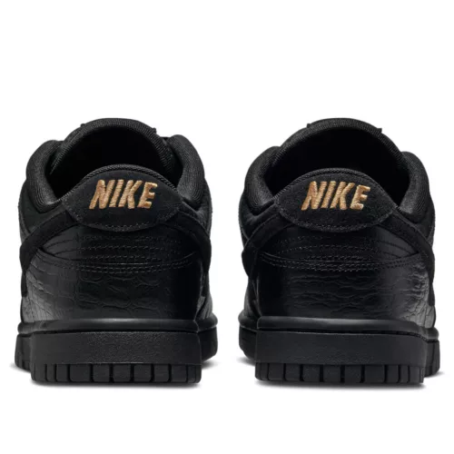 Nike Dunk Low Crocodile Black dámske nízke streetové tenisky čierne — produktová fotografia na bielom pozadí, bočný pohľad
