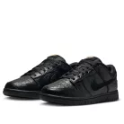 Nike Dunk Low Crocodile Black dámske nízke streetové tenisky čierne — produktová fotografia na bielom pozadí, bočný pohľad