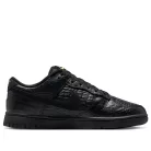 Nike Dunk Low Crocodile Black dámske nízke streetové tenisky čierne — produktová fotografia na bielom pozadí, bočný pohľad