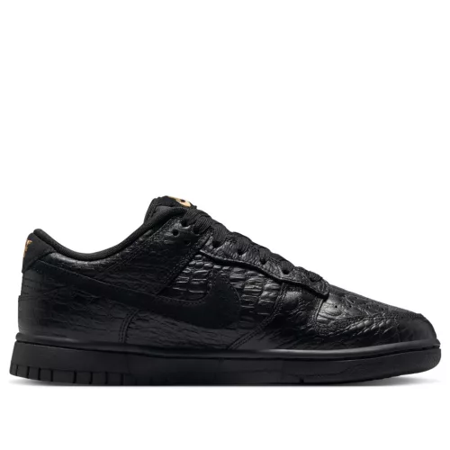 Nike Dunk Low Crocodile Black dámske nízke streetové tenisky čierne — produktová fotografia na bielom pozadí, bočný pohľad
