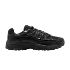 Nike P-6000 Black detské nízke streetové tenisky čierne — produktová fotografia na bielom pozadí, bočný pohľad