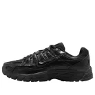 Nike P-6000 Black detské nízke streetové tenisky čierne — produktová fotografia na bielom pozadí, bočný pohľad