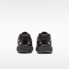 Nike P-6000 Anthracite Picante Red Metallic Cool Grey detské nízke streetové tenisky tmavosivé-červené — produktová fotografia na bielom pozadí, bočný pohľad