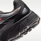 Nike P-6000 Anthracite Picante Red Metallic Cool Grey detské nízke streetové tenisky tmavosivé-červené — produktová fotografia na bielom pozadí, bočný pohľad