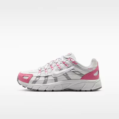Nike P-6000 Off White Peony detské nízke streetové tenisky lomené biele-biele — produktová fotografia na bielom pozadí, bočný pohľad