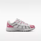 Nike P-6000 Off White Peony detské nízke streetové tenisky lomené biele-biele — produktová fotografia na bielom pozadí, bočný pohľad