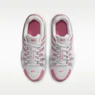 Nike P-6000 Off White Peony detské nízke streetové tenisky lomené biele-biele — produktová fotografia na bielom pozadí, bočný pohľad
