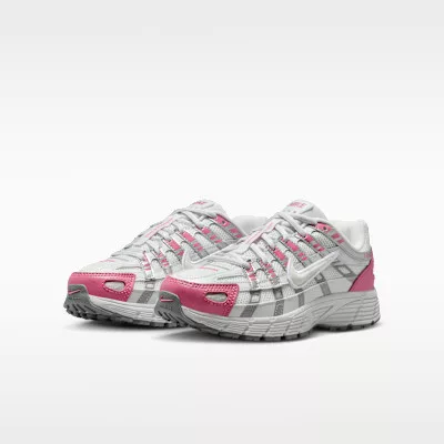 Nike P-6000 Off White Peony detské nízke streetové tenisky lomené biele-biele — produktová fotografia na bielom pozadí, bočný pohľad