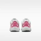 Nike P-6000 Off White Peony detské nízke streetové tenisky lomené biele-biele — produktová fotografia na bielom pozadí, bočný pohľad