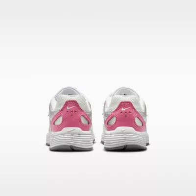 Nike P-6000 Off White Peony detské nízke streetové tenisky lomené biele-biele — produktová fotografia na bielom pozadí, bočný pohľad