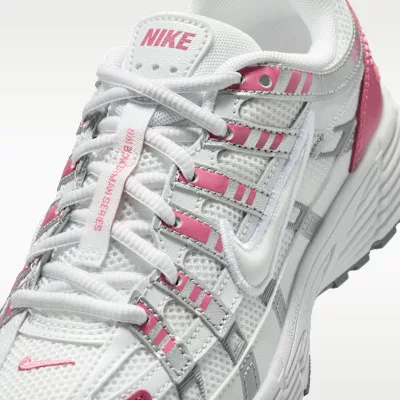 Nike P-6000 Off White Peony detské nízke streetové tenisky lomené biele-biele — produktová fotografia na bielom pozadí, bočný pohľad