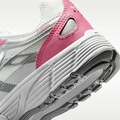 Nike P-6000 Off White Peony detské nízke streetové tenisky lomené biele-biele — produktová fotografia na bielom pozadí, bočný pohľad