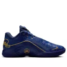 Nike LeBron 22 Monopoly Deep Royal Blue nízke basketbalové tenisky kráľovsky modré-modré — produktová fotografia na bielom pozadí, bočný pohľad