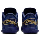 Nike LeBron 22 Monopoly Deep Royal Blue nízke basketbalové tenisky kráľovsky modré-modré — produktová fotografia na bielom pozadí, bočný pohľad
