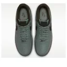 Nike Air Force 1 Low Gore-Tex Vibram Clay Green nízke streetové tenisky zelené — produktová fotografia na bielom pozadí, bočný pohľad