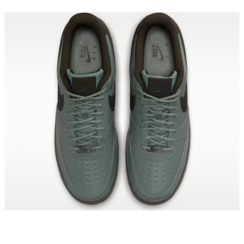 Nike Air Force 1 Low Gore-Tex Vibram Clay Green nízke streetové tenisky zelené — produktová fotografia na bielom pozadí, bočný pohľad