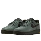 Nike Air Force 1 Low Gore-Tex Vibram Clay Green nízke streetové tenisky zelené — produktová fotografia na bielom pozadí, bočný pohľad